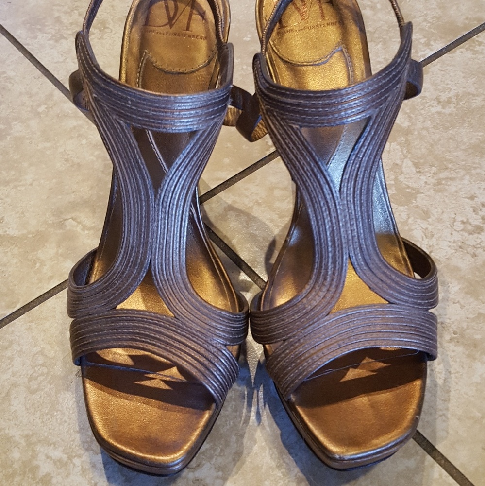Diane von furstenberg gold heels 10